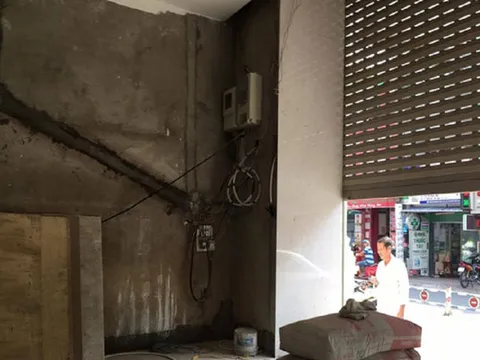 Bảo trì cửa cuốn, người đàn ông quê Nghệ An bị điện giật tử vong