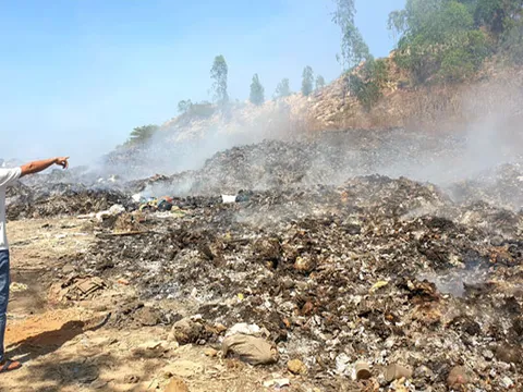 Tiếp bài “Hàng chục người dân ở xã Đô Thành bị “tra tấn” bởi… bãi rác thải”: Dân đứng ngồi không yên, chính quyền bình chân như vại?