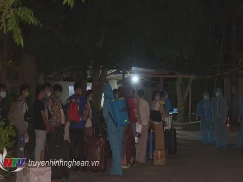 Tân Kỳ - Nghệ An: Nửa đêm tiếp nhận 97 người từ nước ngoài về khu cách ly tập trung