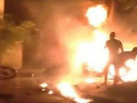 Nghệ An: Nam thanh niên bất ngờ bị chặn đường, đổ xăng lên người đốt