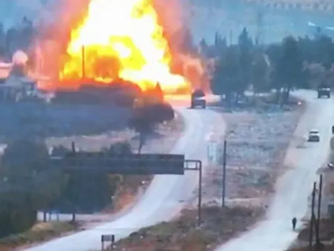 Xe thiết giáp Nga bị phá hủy sau cuộc tấn công tại Syria