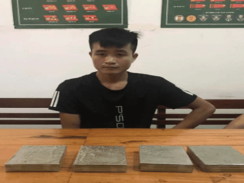 Bắt đối tượng mang 4 bánh heroin từ Nghệ An ra Hà Nội tiêu thụ