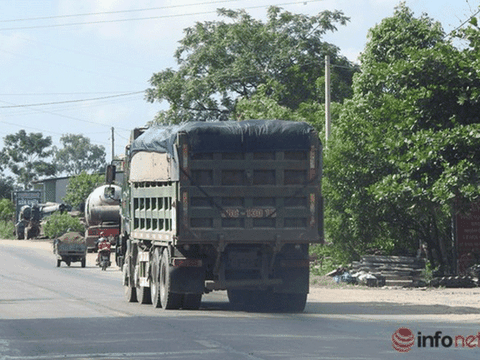 Hà Tĩnh: Xe tải đắp ngọn "thông chốt", CSGT ngỡ ngàng