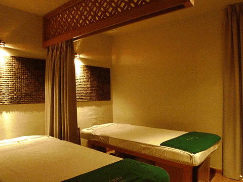 Cận cảnh động mát-xa vùng kín cho các quý bà mê mẩn