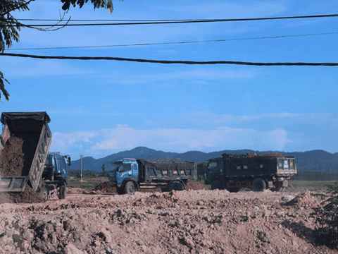 Hà Tĩnh: Đất thải công trình được công khai sử dụng khi đang chờ đấu giá…?