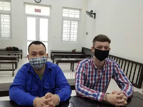 Chủ quán cơm pha chế ma túy bán cho khách nước ngoài