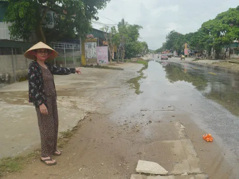 Nghệ An: Nước thải gây ô nhiễm môi trường, tràn lênh láng trên quốc lộ 7A