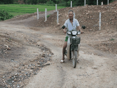 Đường thôn “hết đát”, người dân xóm núi Hà Tĩnh cơ khổ!