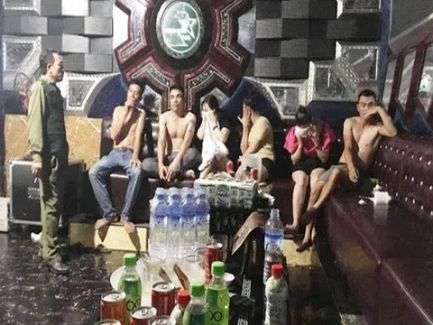 Xử lý 6 trai làng, gái quê tổ chức "tiệc" ma túy tại quán karaoke