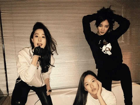 Nổi tiếng là ngọc nữ ngoan hiền của Cbiz, Lưu Diệc Phi bất ngờ lộ hình ảnh ăn chơi nổi loạn làm dấy lên nghi ngờ về tính cách