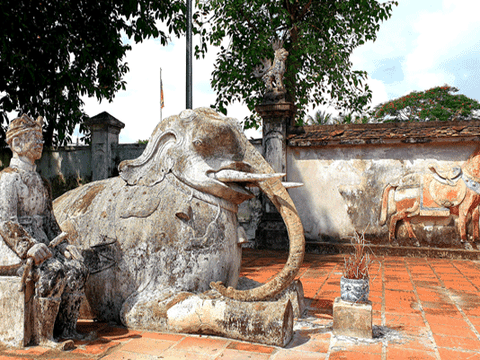 Từ đứa trẻ “kỳ đồng” cho đến thần Bạch Mã