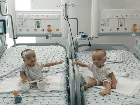 Trúc Nhi – Diệu Nhi lần đầu được gần nhau sau hơn một tháng "tách dính"