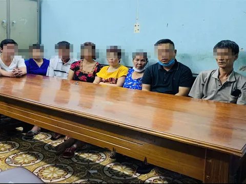 Bắt quả tang 10 "lão đại" đang tụ tập đánh bạc trong mùa dịch