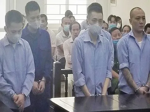 Một cán bộ công an bị nhóm đối tượng dí dao vào cổ "đòi tiền"