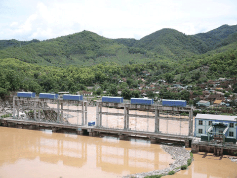 Lòng hồ thủy điện bản Ang - Nghệ An: Huyện thiếu kinh phí, dân sống hiểm nguy