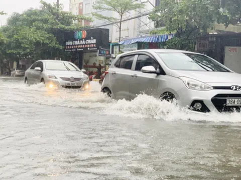 Mưa lớn, Thành phố Hà Tĩnh "biến" thành sông