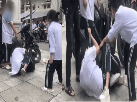 2 nữ sinh đánh nhau dữ dội ngay trước cổng trường, cô bạn đứng ngoài "ăn hôi" và không cho người lớn ngăn cản