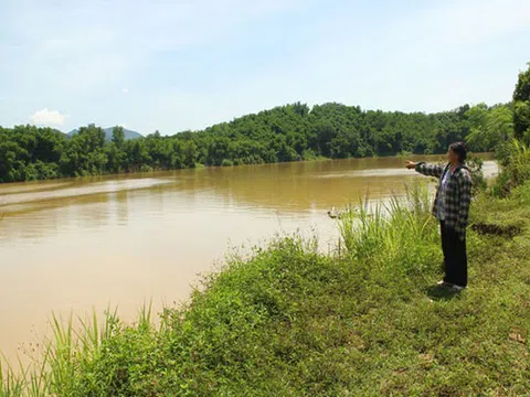 Nghệ An: Lở đất, mất đường vì thủy điện