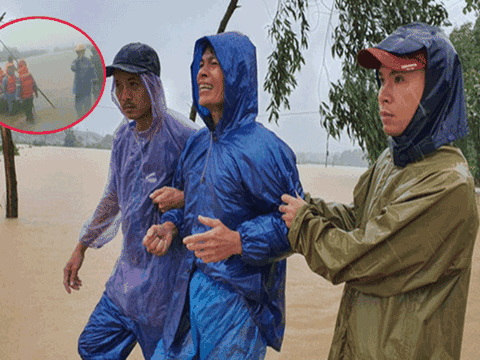 Giọt nước mắt của người chồng đón thi thể vợ mang thai bị lũ cuốn trôi ở Huế