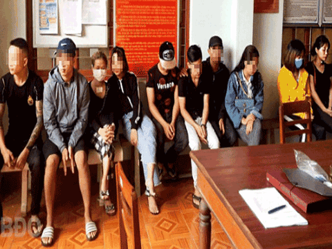 Phát hiện “ổ tiếp viên” cư trú bất hợp pháp cùng nhiều hung khí