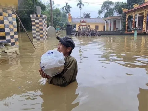 Số người chết do bão lũ ở Miền Trung tăng lên 36, khẩn cấp hỗ trợ cứu đói