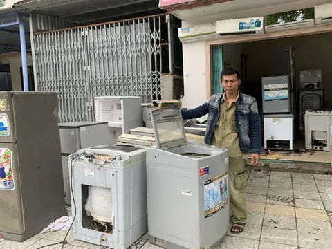 Máy giặt, tủ lạnh bị lũ ngâm, bà con để tui sấy sửa miễn phí cho