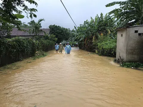 Hà Tĩnh: Người dân huyện miền núi Hương Sơn sơ tán khỏi vùng có nguy cơ sạt lở đất