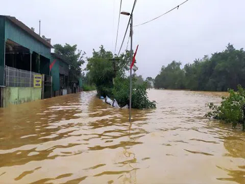 Nghệ An: Hơn 5.000 người bị cô lập, dân thiếu nước sạch, lương thực