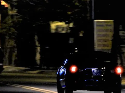 Vụ xe biển xanh "thông chốt" kiểm tra nồng độ cồn: Trên xe chở bí thư huyện ủy