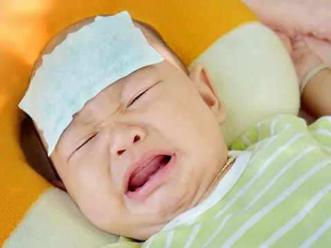 Phân biệt biểu hiện cảm lạnh và cúm mùa ở trẻ