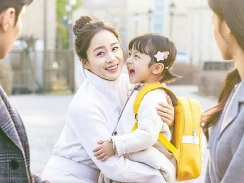 Nuôi con mọn, Kim Tae Hee vẫn rạng rỡ đóng vai hồn ma