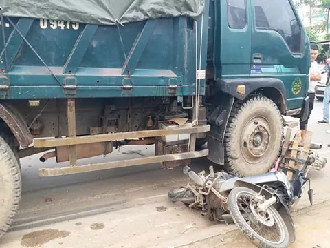 Nghệ An: Tai nạn liên hoàn trước cổng bệnh viện, 4 xe hư hỏng nặng