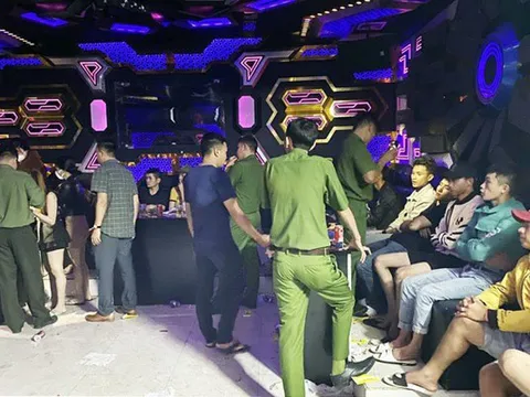 Tạm giữ 21 đối tượng đánh người rồi vào quán karaoke dùng ma túy