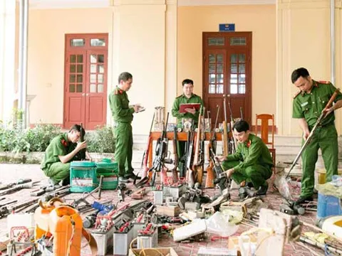 Hà Tĩnh: Công an huyện Hương Sơn thu hồi gần 100 khẩu súng