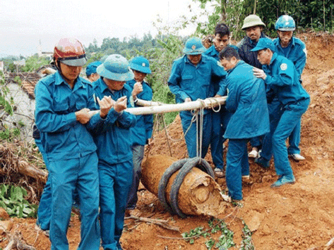 Nghệ An: Đào móng nhà, phát hiện quả bom 340kg